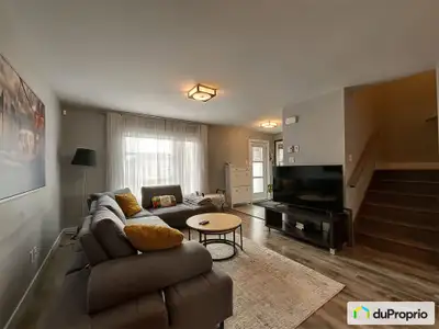 Superbe maison de ville avec beaucoup d'âme, située dans un secteur paisible et recherché avec accès...
