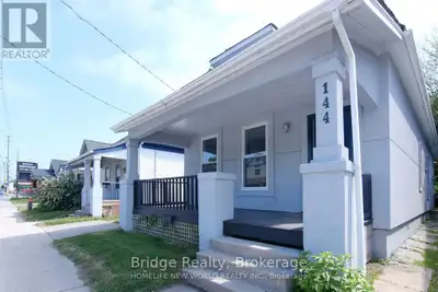 Beautifully updated 2-bedroom unit for lease in a well-maintained duplex on Adelaide Street in Londo...