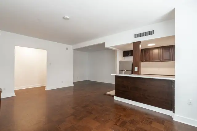 Renovated two bedroom, St. Clair and Yonge - ID 1266 in Long Term Rentals in City of Toronto - Image 3