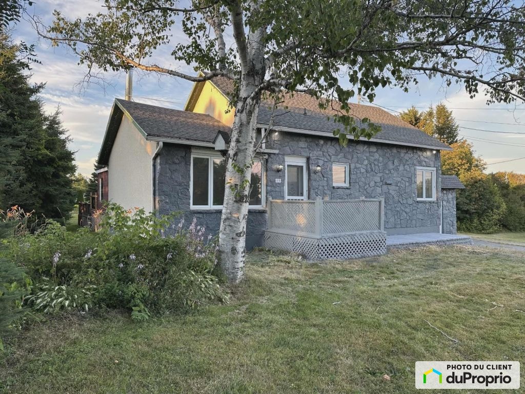$295,900 - Bungalow for sale in Caplan — photo 1