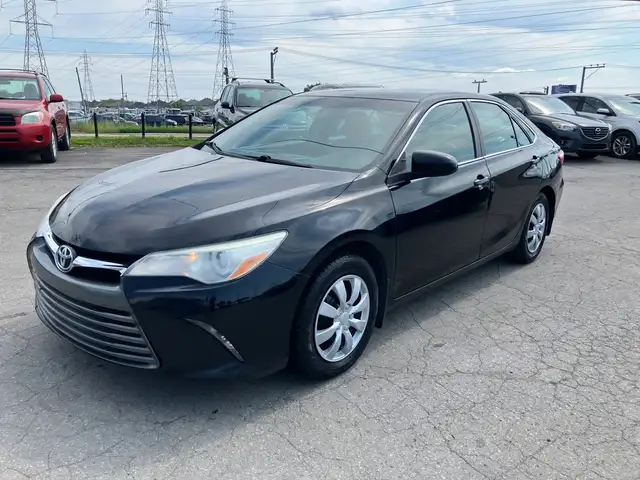 2017 Toyota Camry LE * VERY RELIABLE - 4 CYLINDERS *