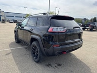 Only 56,675 Miles! This Jeep Cherokee boasts a Regular Unleaded V-6 3.2 L/198 engine powering this A... (image 4)