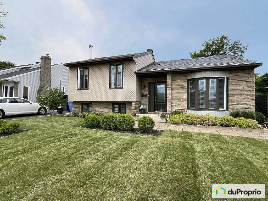 $720,000 - Bungalow for sale in St-Constant — photo 1