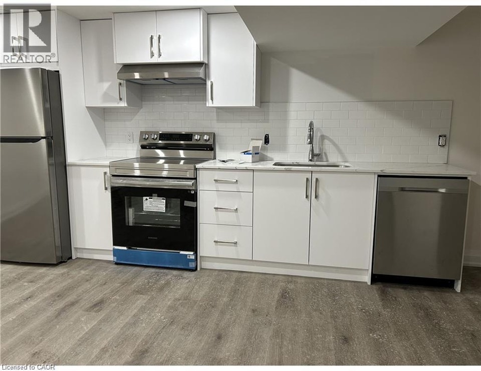 95 BURRWOOD Drive Unit# Lower unit Hamilton, Ontario 2