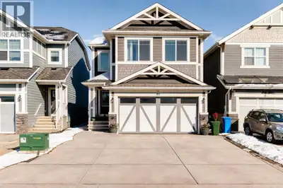 Move in before the school year starts and enjoy lake living all summer in the sought-after community...