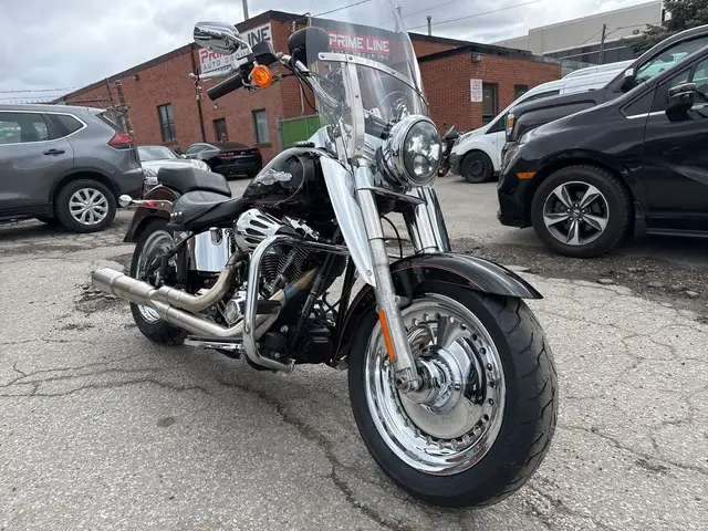2010 Harley-Davidson Fat Boy ~ FAT BOY ~ 96CI ~ 2 INTO 1 ~ CANAD in Street, Cruisers & Choppers in City of Toronto - Image 5