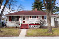 1204 Grace St - Charming Bungalow Located In Rosemont