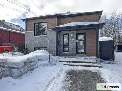 Maison de type bungalow à vendre dans un quartier tranquille. Pas de voisin arrière (boisé). À 2 min...