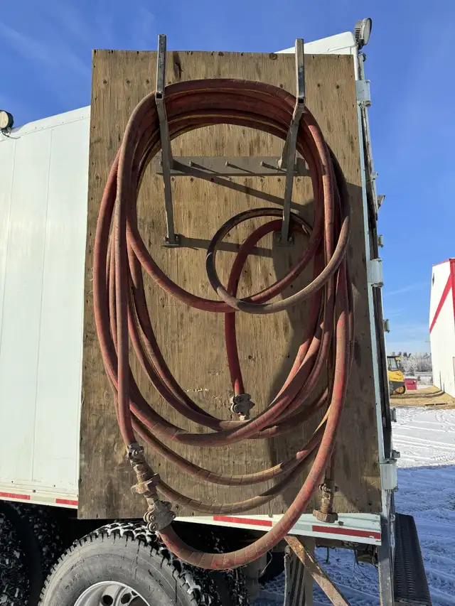 2005 PETERBILT 335 in Heavy Trucks in Saskatoon - Image 42