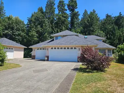 WOW!! THIS IS A GREAT OPPORTUNITY TO MOVE INTO ONE OF THE NICEST ACREAGE SUBDIVISIONS IN THE FRASER...