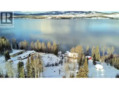 116 acres of luxury lakefront living with all the comforts and tons of extras! The beautifully built...