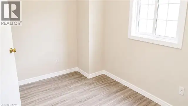 10 HOLBORN Court Unit# 38 Kitchener, Ontario in Houses for Sale in Kitchener / Waterloo - Image 9