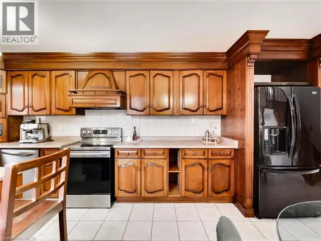 18 PAVAROTTI Court Hamilton, Ontario in Houses for Sale in Hamilton - Image 16
