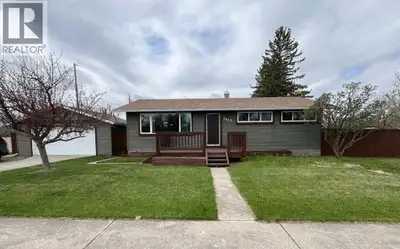 Charming and well-maintained bungalow on a corner lot, located in a convenient Fort Macleod neighbou...