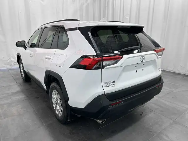 2022 Toyota RAV4 XLE AWD - TOIT OUVRANT - VOLANT CHAUFFANT - MAG in Cars & Trucks in Québec City - Image 6