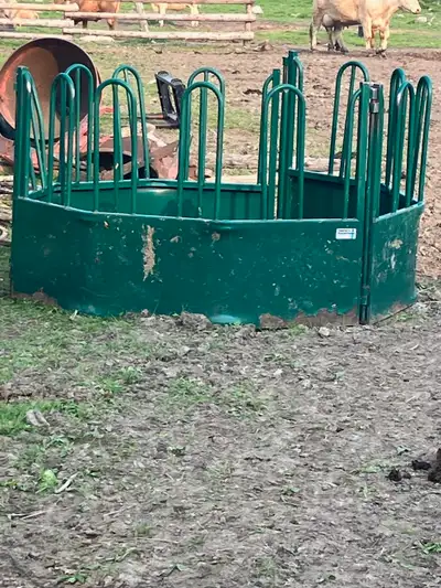 Hay feeder in good shape. No longer have horses.