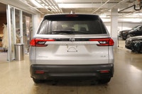 This Toyota Grand Highlander Hybrid has a strong Gas/Electric I-4 2.5 L/152 engine powering this Var... (image 5)