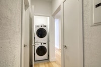 Renovated Akelius one bedroom apartment for rent. Located near Ch. Queen Mary and Rue Ponsard in the... (image 5)