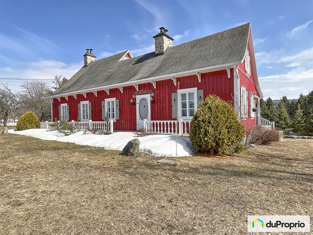 $950,000 - 1 1/2 Storey for sale in Riviere-Du-Loup dans Maisons à vendre  à Rimouski / Bas-St-Laurent