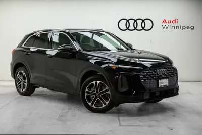 This Audi Q5 delivers a Intercooled Turbo Premium Unleaded I-4 2.0 L/121 engine powering this Automa...