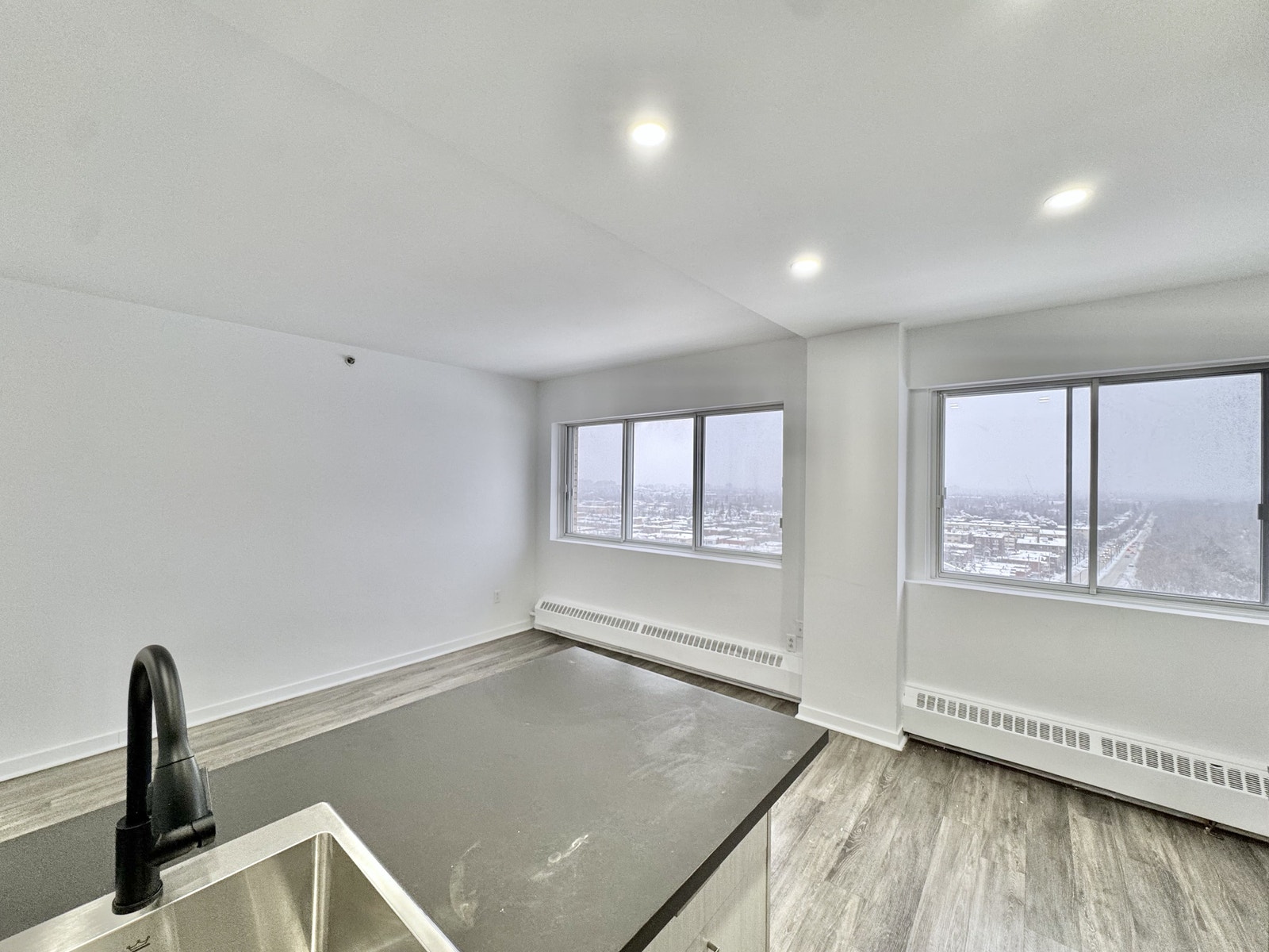 4050 Rosemont — photo 3