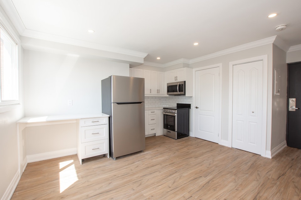 81 Empire St, Welland (Unit 13) - Extended Bachelor Apartment 4