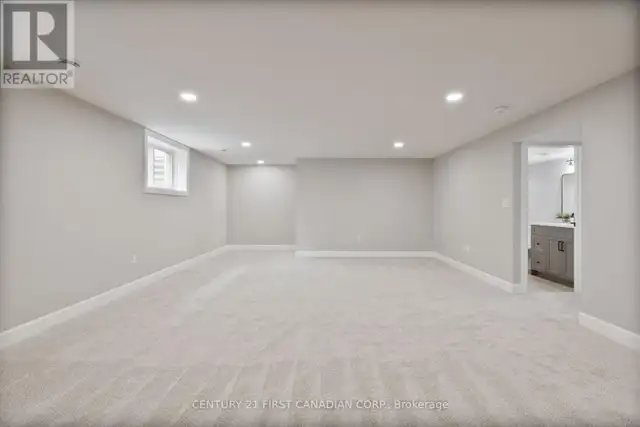 21 HAMILTON STREET North Middlesex (Ailsa Craig), Ontario in Houses for Sale in Grand Bend - Image 28