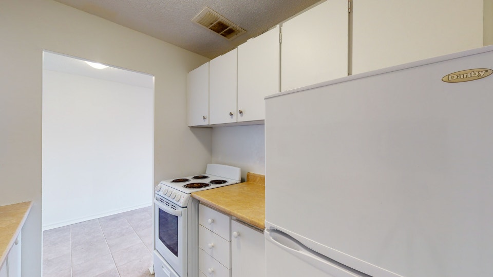 October, 2 Bedroom w/Large Balcony in Centretown 3