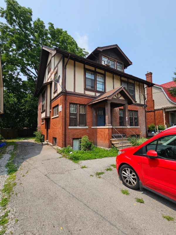 SPACIOUS WEST OF ADELAIDE Long Term Rentals London Kijiji