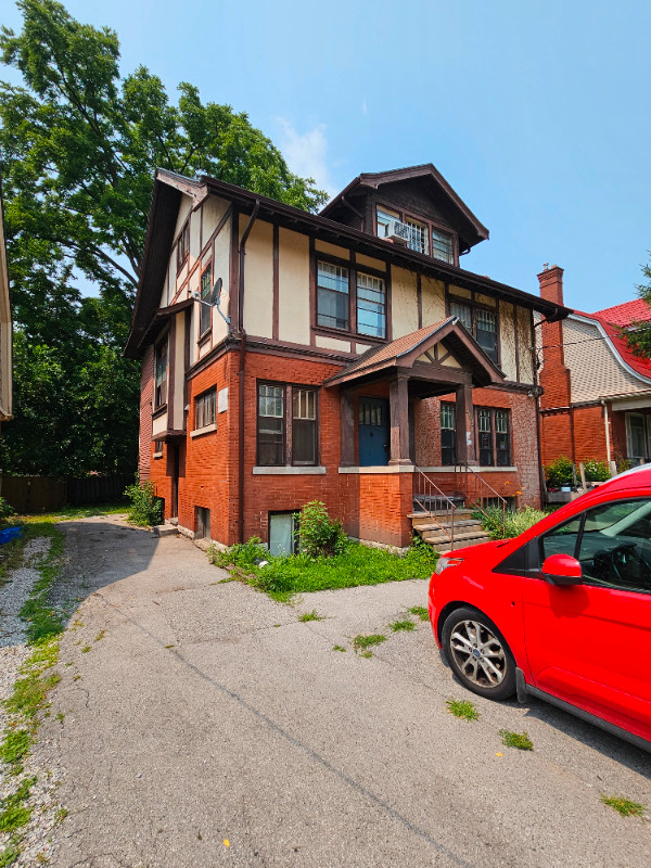 SPACIOUS WEST OF ADELAIDE Long Term Rentals London Kijiji