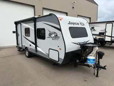 2020 Jayco Jay Flight SLX 195RB – Lightweight Rear Bath! Looking for a lightweight trailer with all...
