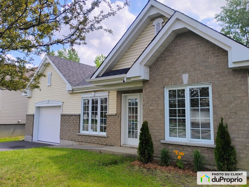 $599,000 - Bungalow for sale — photo 1