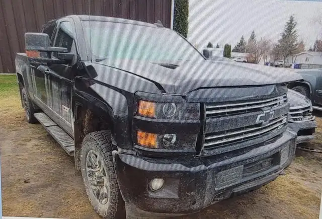 2014 2019 Chevrolet silverado 2500 3500 HD available for parts in Auto Body Parts in Mississauga / Peel Region - Image 2
