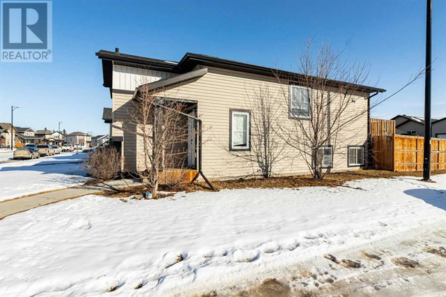 20 Hampton Crescent NE Sylvan Lake, Alberta in Houses for Sale in Red Deer - Image 4