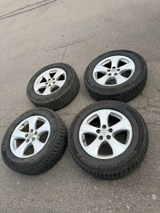 Oem Toyota Rav4 Venza 225/65/17 michelin winter tires 5x114.3 in Tires & Rims in Mississauga / Peel Region - Image 2