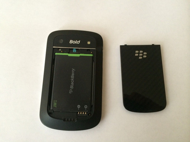 BlackBerry Bold 9900 - 8GB - Black (Unlocked) Smartphone in Cell Phones in Edmonton - Image 3