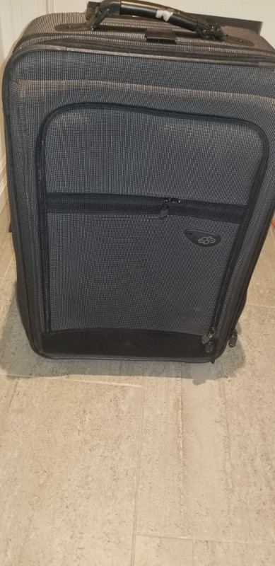 Skyway Medium Size Grey Rolling Luggage Suitcase | Other | City of Toronto  | Kijiji