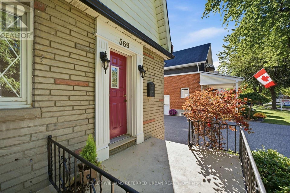 569 Masson Street Oshawa (O'Neill), Ontario, photo 3 of 40