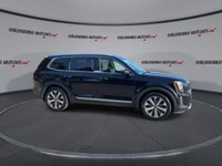 This Kia Telluride has a strong Gas V-6 3.8 L engine powering this Automatic transmission. Sunroof,... (image 8)