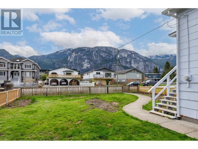 38023 FIFTH AVENUE Squamish, British Columbia in Houses for Sale in Sunshine Coast - Image 4