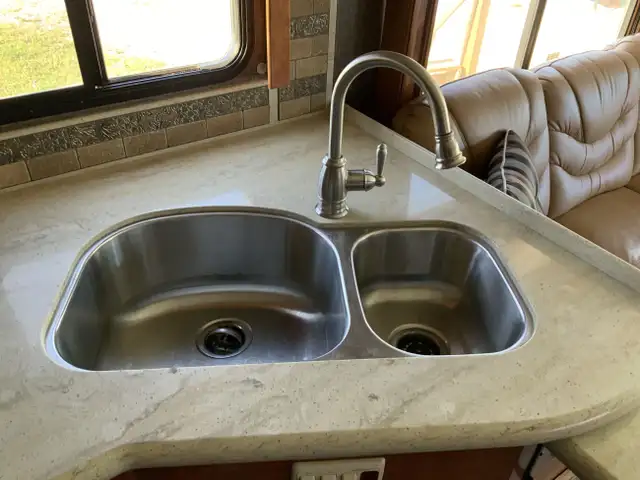 2011 Holiday Rambler Ambassador 36PFT in RVs & Motorhomes in Barrie - Image 14