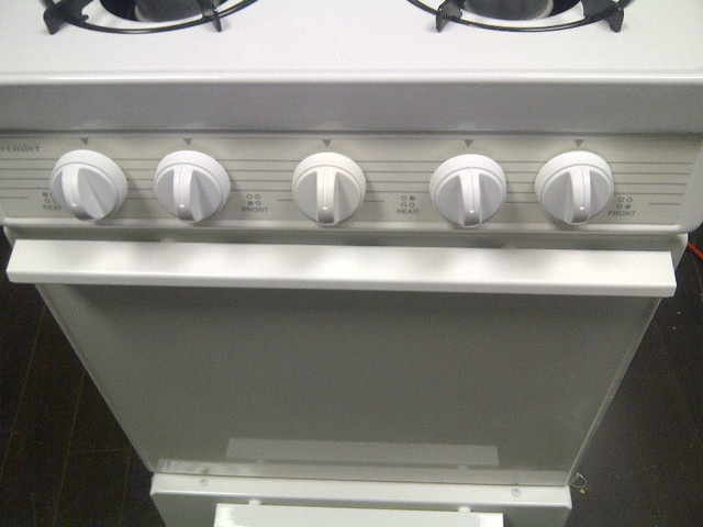Gas Stove. Propane Stove. Apt Size. 20 inch in Kitchen & Dining Wares in City of Toronto - Image 2