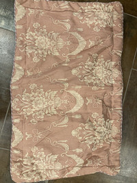 King bedspread / comforter with two pillow shams