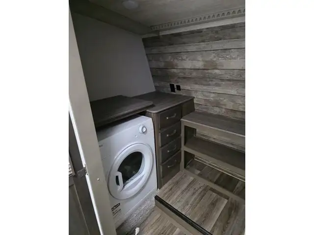 2022 Keystone RV Cougar Premium 355FBS in Travel Trailers & Campers in Penticton - Image 22