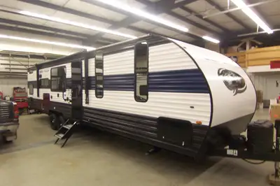 6918 lbs, Rear Quad Bunk, Slide-out, Front Queen Island Bed, 10 cu ft 12v Fridge w/Solar Panel, Duct...