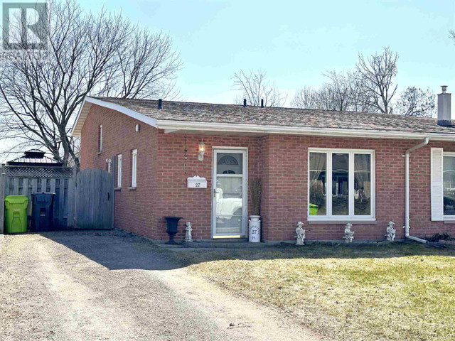 27 Cambridge PL Sault Ste. Marie, Ontario in Houses for Sale in Sault Ste. Marie