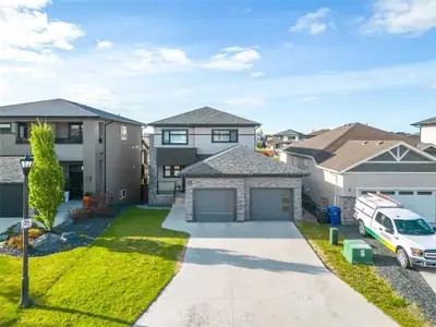 2J//Winnipeg/SS Now, Offer as received. Located in the fantastic neighborhood of Bonavista, this bea...