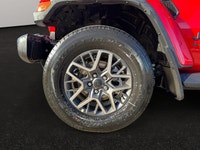 This 2026 JEEP WRANGLER 4-DOOR SAHARA has the following options Cloth Low-Back Bucket Seats, Remote... (image 8)