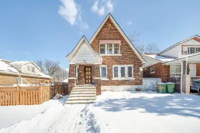 Welcome to 916 Felix – an exceptional opportunity featuring 6 spacious bedrooms and 2 full bathrooms...
