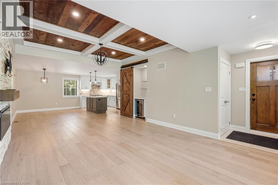 707 KING Road Unit# MAIN Burlington, Ontario 5